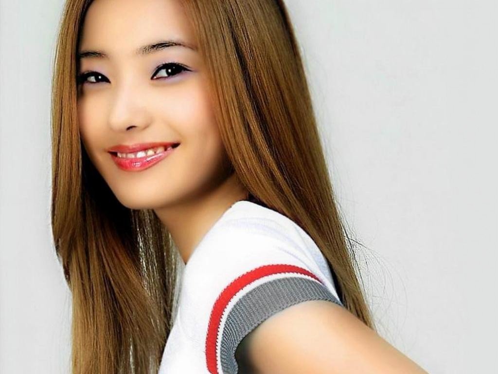 Han Chae Young Wallpaper